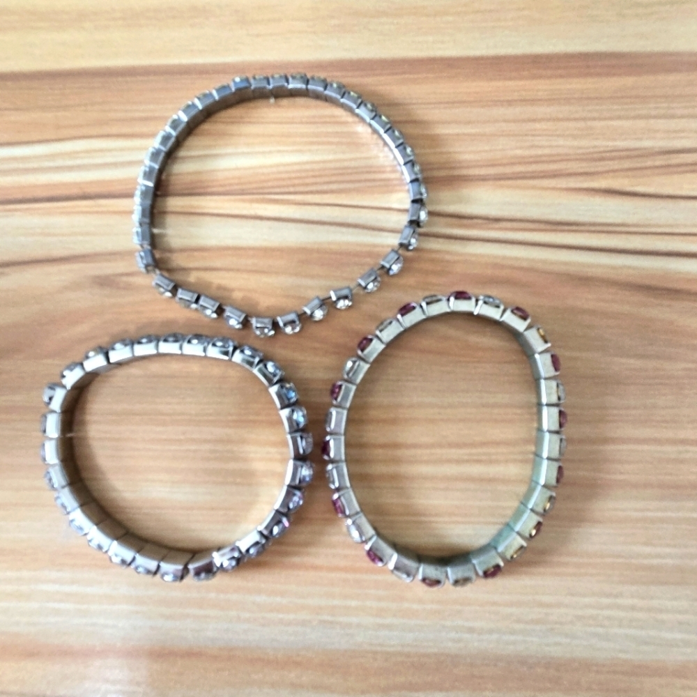 Bracelet Set 3 Pieces Stretch Silvertone Sparkly Rhinestones Pink and White Lux - Picture 2 of 6